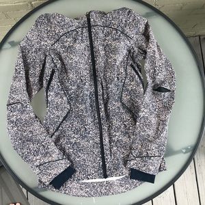 Lululemon water repellant rain coat